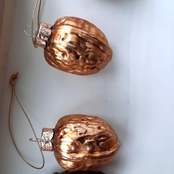 6 walnut and pinecone Christmas ornaments - Picture 5 of 7